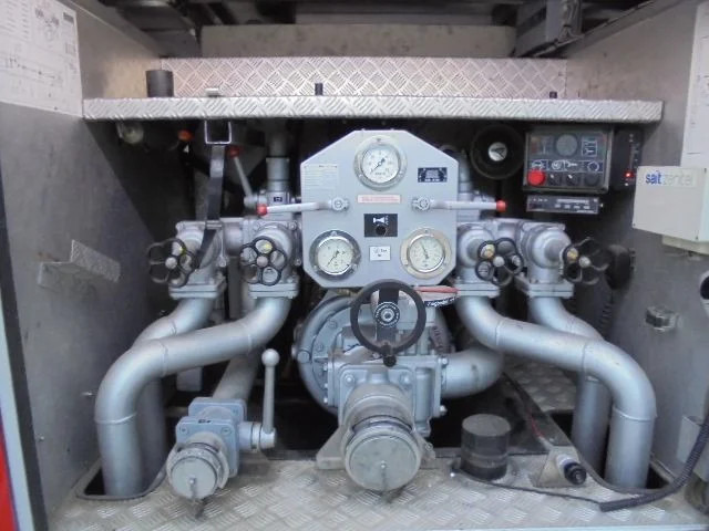 Zjarrfikëse Mercedes-Benz 1124 F: foto 8 Zjarrfikëse Mercedes-Benz 1124 F: foto 8