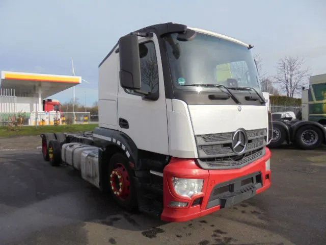 Mercedes-Benz Actros 2340 6X2 EUR 6 - Kamion kabinë-shasi: foto 3 Mercedes-Benz Actros 2340 6X2 EUR 6 - Kamion kabinë-shasi: foto 3