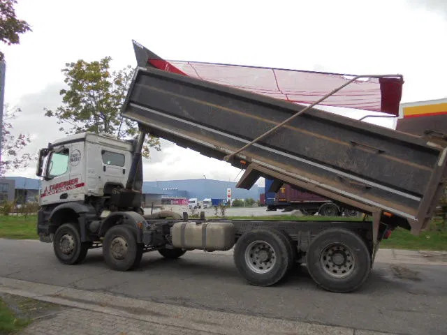 Kamion vetëshkarkues Mercedes-Benz Arocs 3243 K 8X4: foto 6