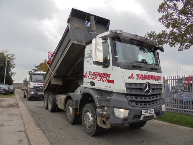 Mercedes-Benz Arocs 3243 K 8X4 - Kamion vetëshkarkues: foto 3 Mercedes-Benz Arocs 3243 K 8X4 - Kamion vetëshkarkues: foto 3