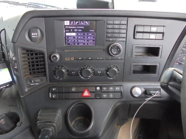 Kamion vetëshkarkues Mercedes-Benz Arocs 3243 K 8X4: foto 12