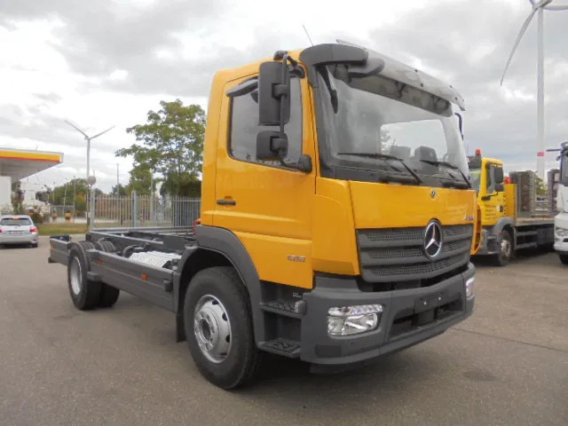 Mercedes-Benz Atego 1518 NEW DEMO MET FABRIEKS GARANTIE - Kamion kabinë-shasi: foto 3 Mercedes-Benz Atego 1518 NEW DEMO MET FABRIEKS GARANTIE - Kamion kabinë-shasi: foto 3