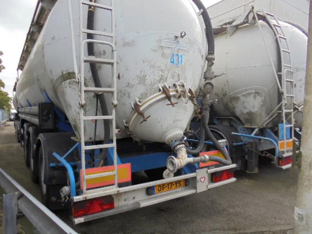 SPITZER EUROVRAC BP SK50 - Gjysmë rimorkio me bot: foto 4 SPITZER EUROVRAC BP SK50 - Gjysmë rimorkio me bot: foto 4