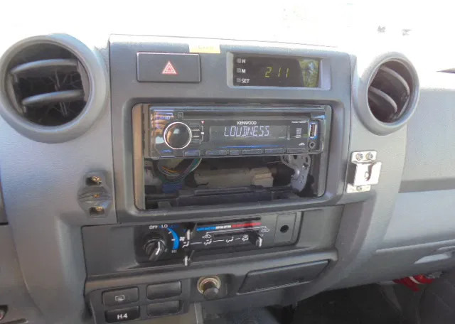 Veturë Toyota Land Cruiser HZJ76L 4X4 EXPORT OUTSIDE EU ONLY: foto 13