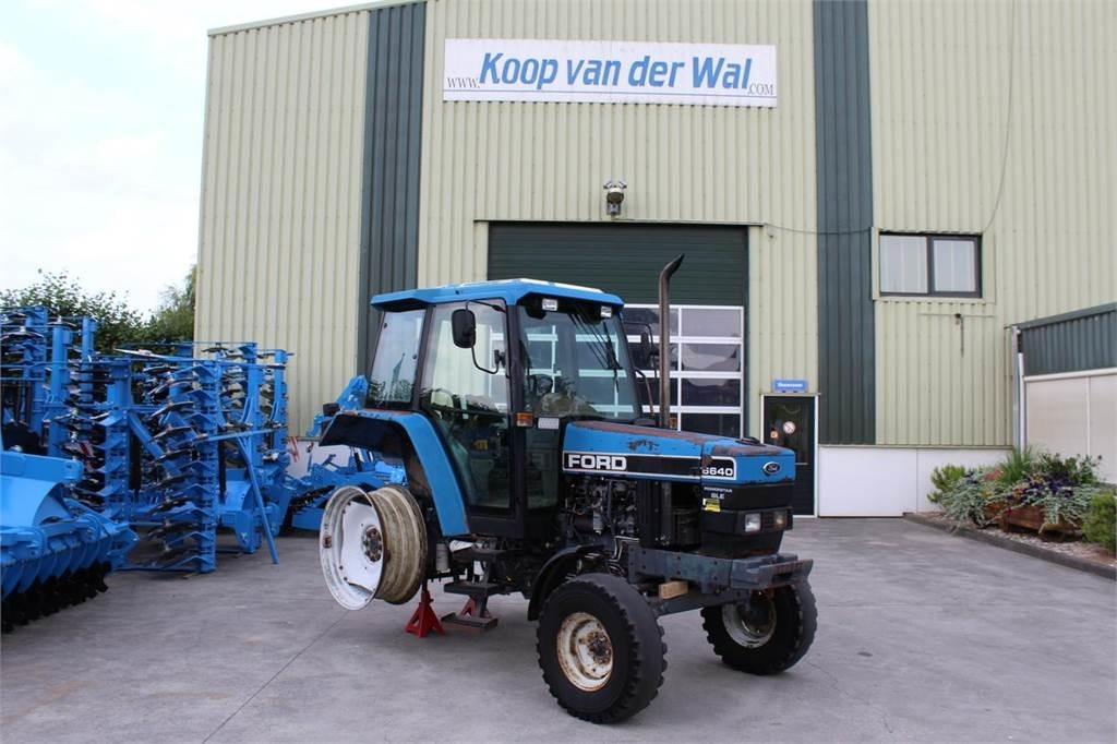 Ford 6640 2WD - Traktor: foto 1 Ford 6640 2WD - Traktor: foto 1