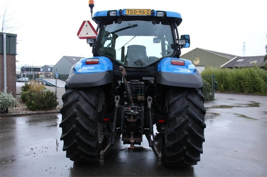 New Holland T6010 Plus - Traktor: foto 5 New Holland T6010 Plus - Traktor: foto 5