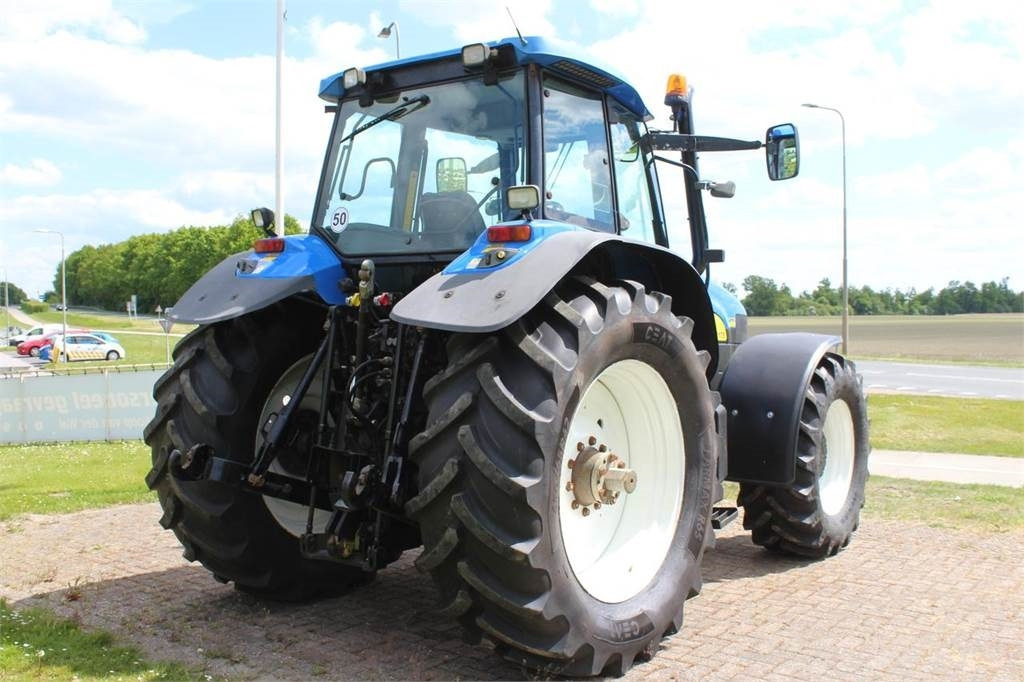 New Holland TM175 - Traktor: foto 4 New Holland TM175 - Traktor: foto 4