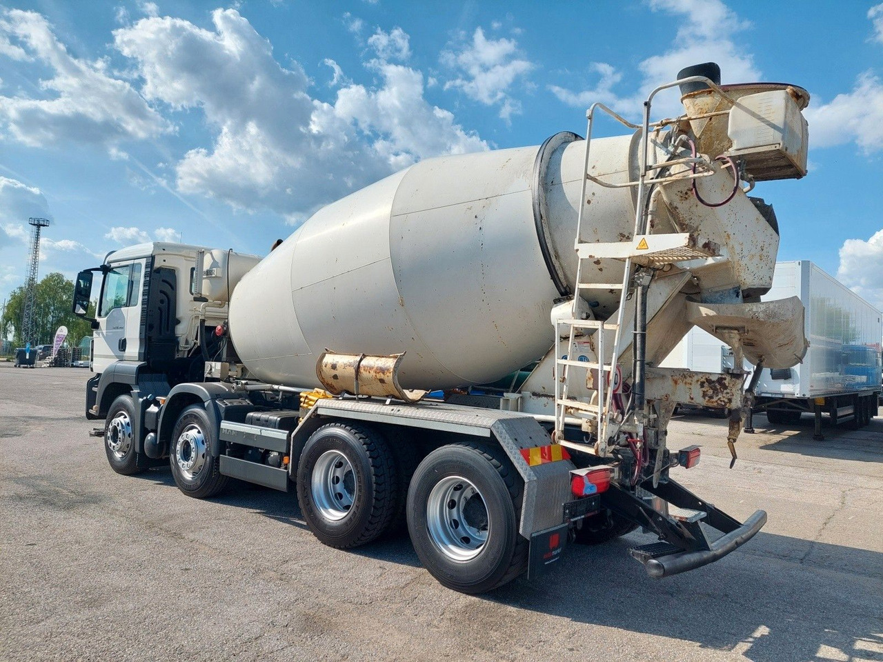 MAN TGS 32.400 8X4 BB Liebherr 9 m³ - Autobetoniere: foto 3 MAN TGS 32.400 8X4 BB Liebherr 9 m³ - Autobetoniere: foto 3