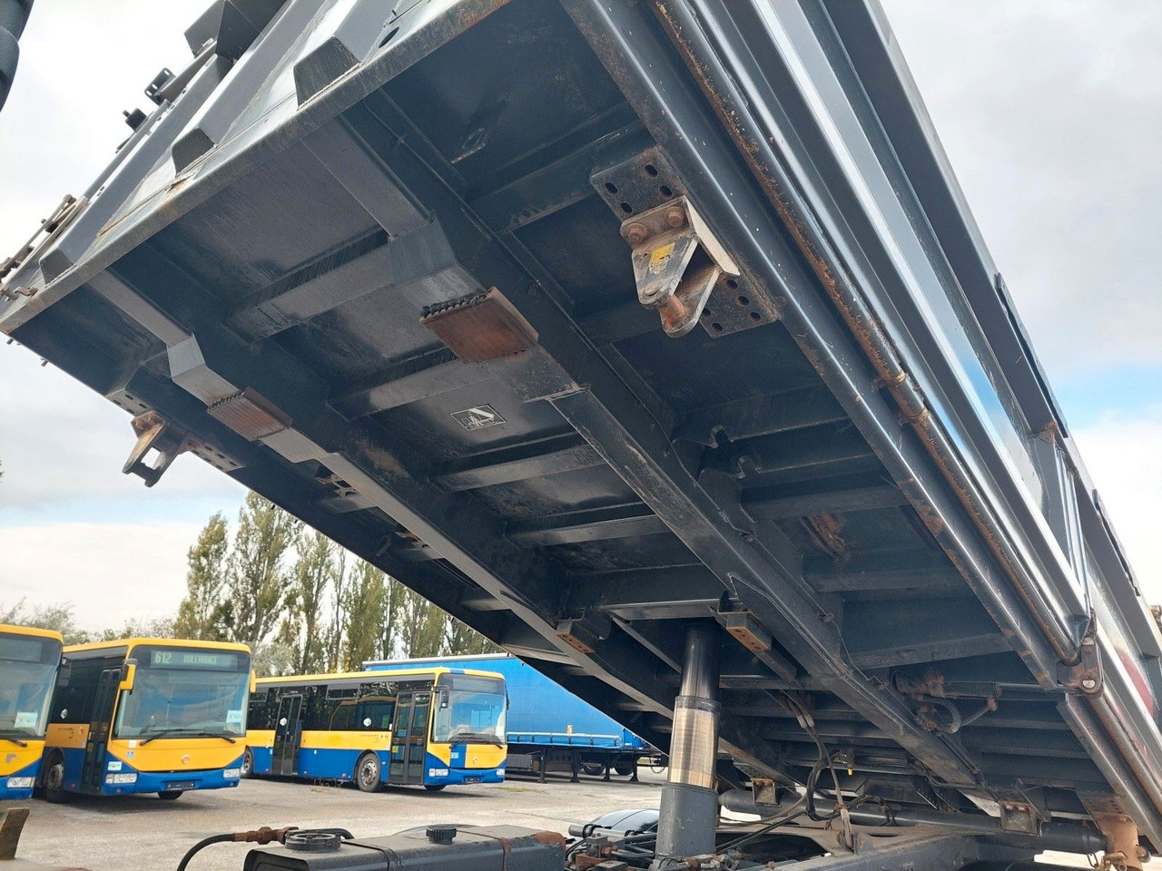 Volvo FMX 460 Meiller Bordmatik 6x4 - Kamion vetëshkarkues: foto 5 Volvo FMX 460 Meiller Bordmatik 6x4 - Kamion vetëshkarkues: foto 5
