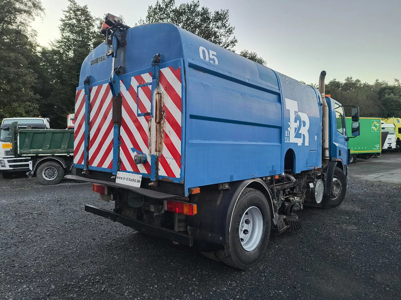 DAF CF 75.250 DRIVING CONDITION - SWEEPER NEEDS REPAIRMENT - Makinë fshirëse për rrugët: foto 5 DAF CF 75.250 DRIVING CONDITION - SWEEPER NEEDS REPAIRMENT - Makinë fshirëse për rrugët: foto 5