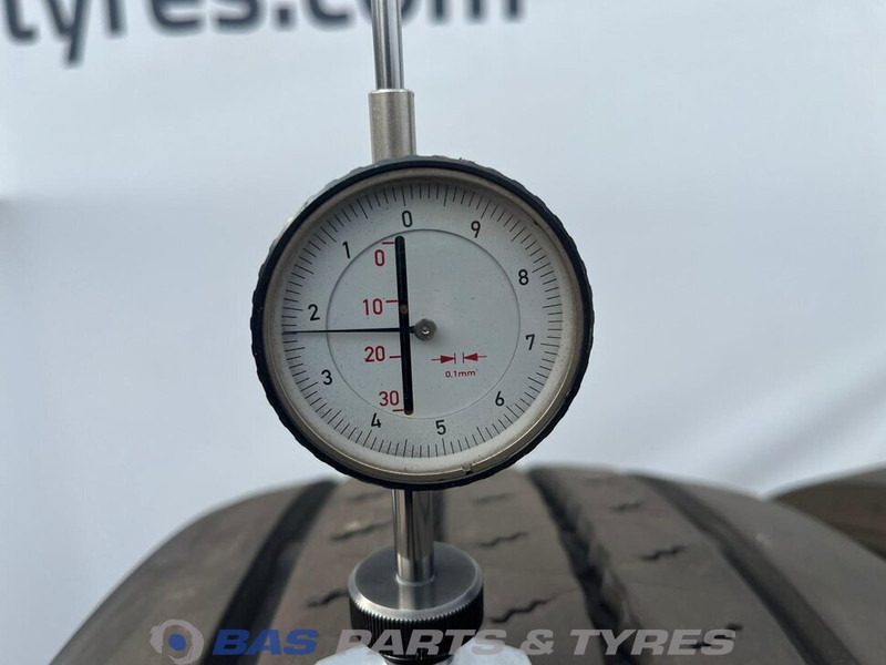 BARUM Barum 315/70R22.5 BF200 R 156/150 M+S 3PMSF gebruikte set - Gomë për Kamioni: foto 3 BARUM Barum 315/70R22.5 BF200 R 156/150 M+S 3PMSF gebruikte set - Gomë për Kamioni: foto 3