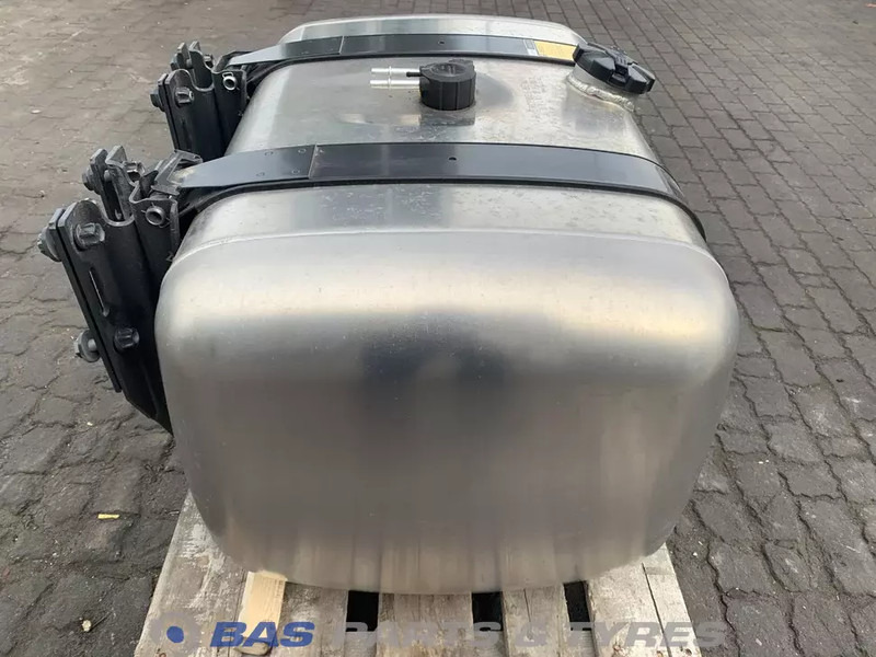 Mercedes-Benz - Serbatori i karburantit për Kamioni: foto 4 Mercedes-Benz - Serbatori i karburantit për Kamioni: foto 4