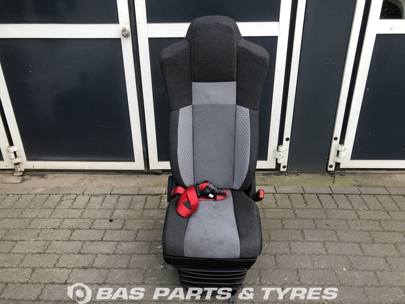 Renault D-Serie - Ndenjësja për Kamioni: foto 1 Renault D-Serie - Ndenjësja për Kamioni: foto 1