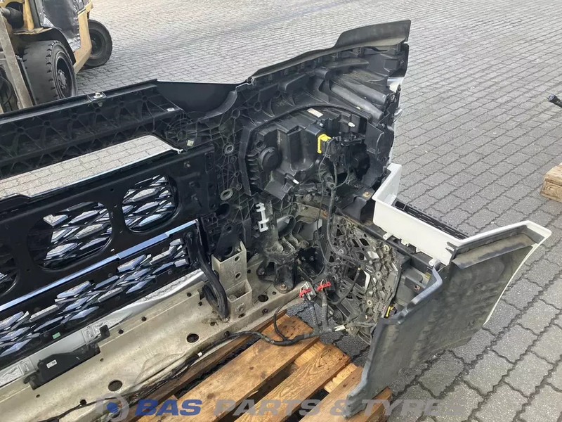 Renault T-Serie Evolution Bumper Renault 7423645386 - Parakolp për Kamioni: foto 4 Renault T-Serie Evolution Bumper Renault 7423645386 - Parakolp për Kamioni: foto 4