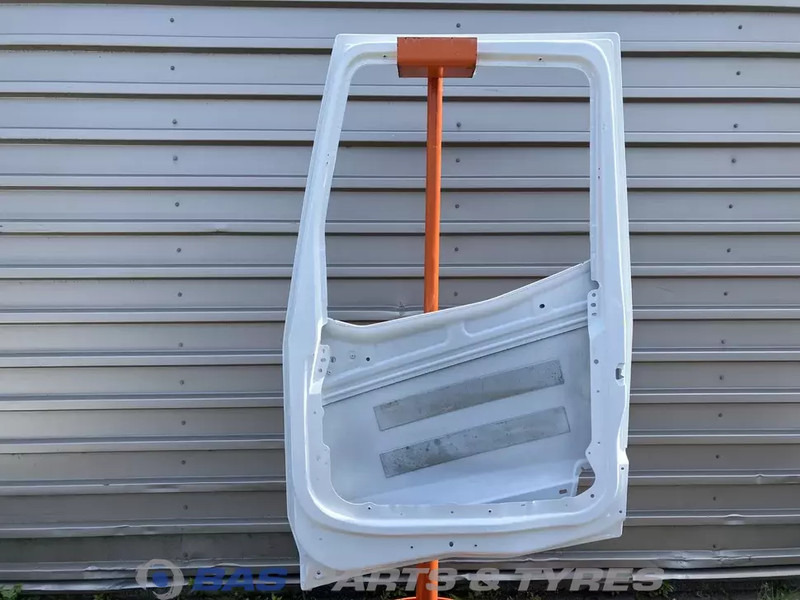 Renault T-Serie Portier Rechts Renault 7482702818 - Derë dhe pjesë këmbimi për Kamioni: foto 2 Renault T-Serie Portier Rechts Renault 7482702818 - Derë dhe pjesë këmbimi për Kamioni: foto 2