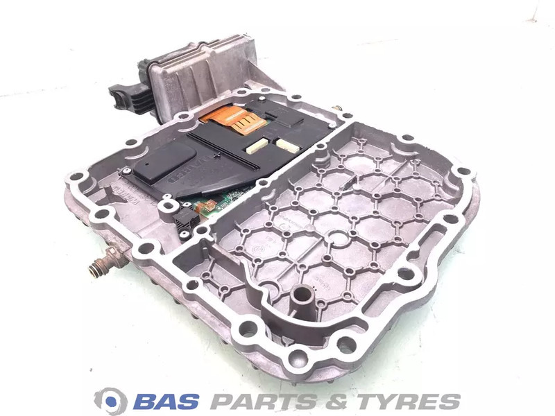 Renault T-Serie Versnellingsbakdeksel Renault 7424213321 - Kutia e marsheve për Kamioni: foto 2 Renault T-Serie Versnellingsbakdeksel Renault 7424213321 - Kutia e marsheve për Kamioni: foto 2