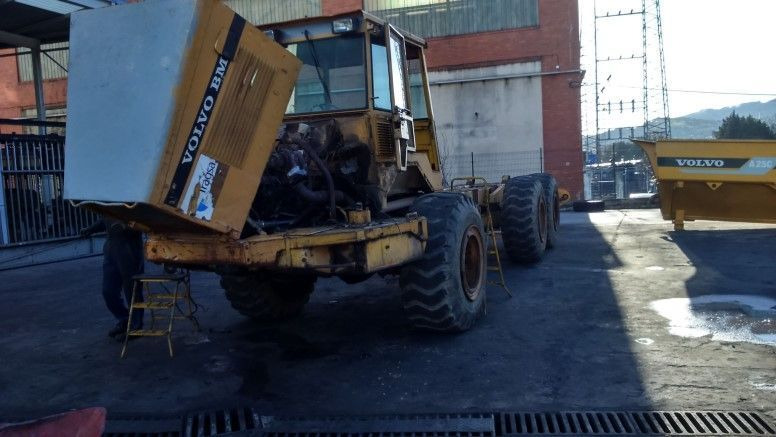 VOLVO A25B (1992) - Shkarkues teleskopik: foto 1 VOLVO A25B (1992) - Shkarkues teleskopik: foto 1