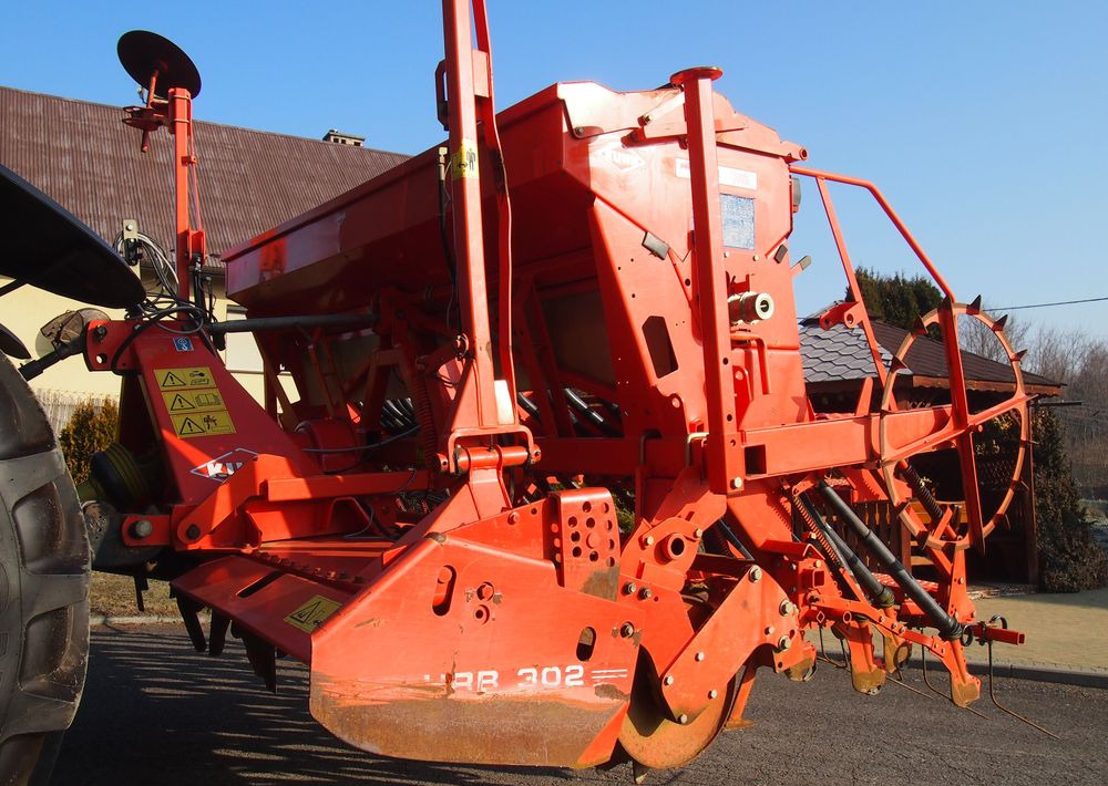 Agregat uprawowo-siewny Kuhn Kuhn HRB302D I INTEGRA 3000 2002 Brona wirowa + siewnik KUHN agregat uprawowo-siewny 3m - Mbjellëse e kombinuar në radhë: foto 1 Agregat uprawowo-siewny Kuhn Kuhn HRB302D I INTEGRA 3000 2002 Brona wirowa + siewnik KUHN agregat uprawowo-siewny 3m - Mbjellëse e kombinuar në radhë: foto 1