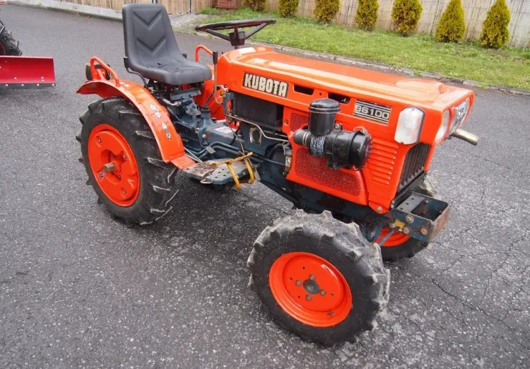 Ciągnik Kubota B6100 1995 4x4 - Traktor: foto 4 Ciągnik Kubota B6100 1995 4x4 - Traktor: foto 4