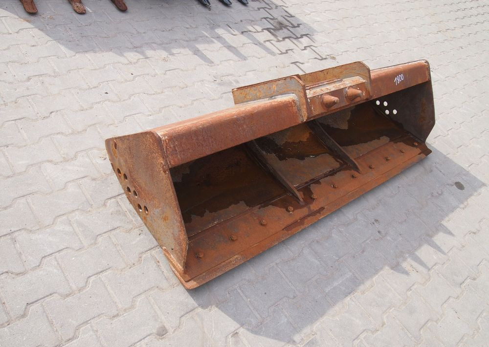 Łyżka skarpowa (skarpówka) Mecalac Mecalac 10, 12 Łyżka skarpowa (skarpówka) 1,8m - Kovë ekskavatori: foto 1 Łyżka skarpowa (skarpówka) Mecalac Mecalac 10, 12 Łyżka skarpowa (skarpówka) 1,8m - Kovë ekskavatori: foto 1