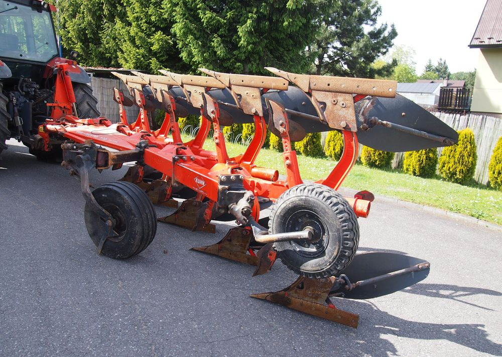Pług obrotowy Kuhn Kuhn Vari-Master 150 4+1 Pług obracany Kuhn Vari-Master 150 4+1 - Plug: foto 4 Pług obrotowy Kuhn Kuhn Vari-Master 150 4+1 Pług obracany Kuhn Vari-Master 150 4+1 - Plug: foto 4