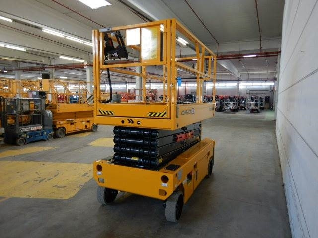 Haulotte Compact 12 AE - Ngritës gërshërë: foto 4 Haulotte Compact 12 AE - Ngritës gërshërë: foto 4