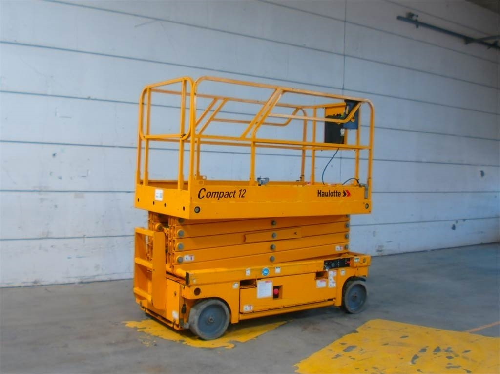 Haulotte Compact 12 - Ngritës gërshërë: foto 2 Haulotte Compact 12 - Ngritës gërshërë: foto 2