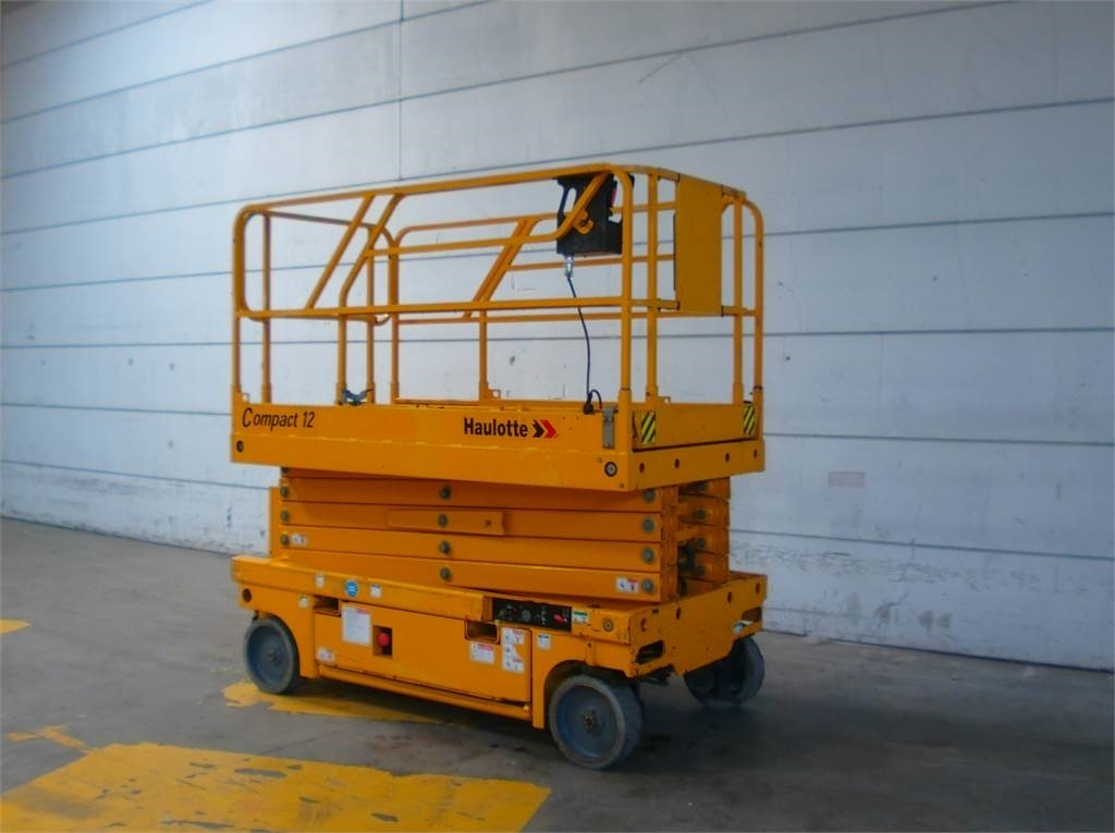 Haulotte Compact 12 - Ngritës gërshërë: foto 3 Haulotte Compact 12 - Ngritës gërshërë: foto 3