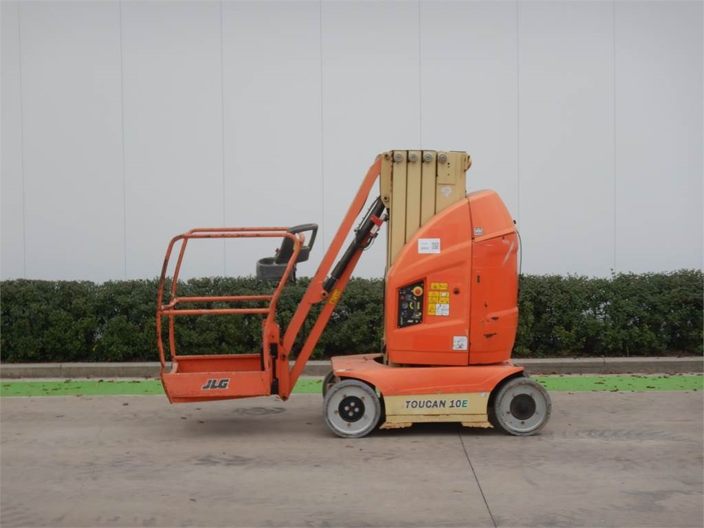 JLG Toucan 10E - Ngritës me direk vertikal: foto 1 JLG Toucan 10E - Ngritës me direk vertikal: foto 1