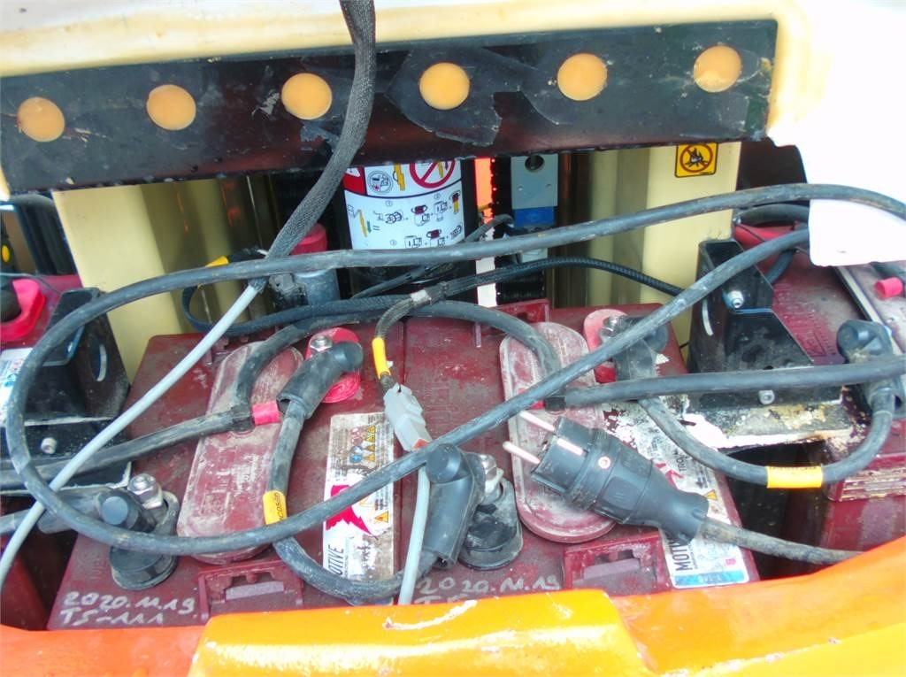 JLG Toucan 12E+ - Ngritës me direk vertikal: foto 5 JLG Toucan 12E+ - Ngritës me direk vertikal: foto 5