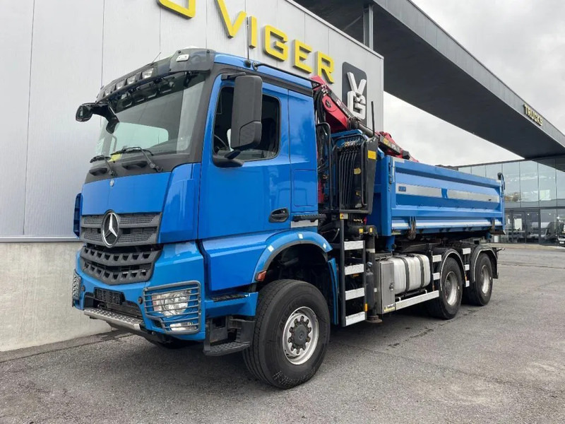 Mercedes-Benz Arocs 3342 *6x6*meegestuurd as*2zijdige kipper*Airco*Bluetooth - Kamion vetëshkarkues, Kamion me vinç: foto 1 Mercedes-Benz Arocs 3342 *6x6*meegestuurd as*2zijdige kipper*Airco*Bluetooth - Kamion vetëshkarkues, Kamion me vinç: foto 1