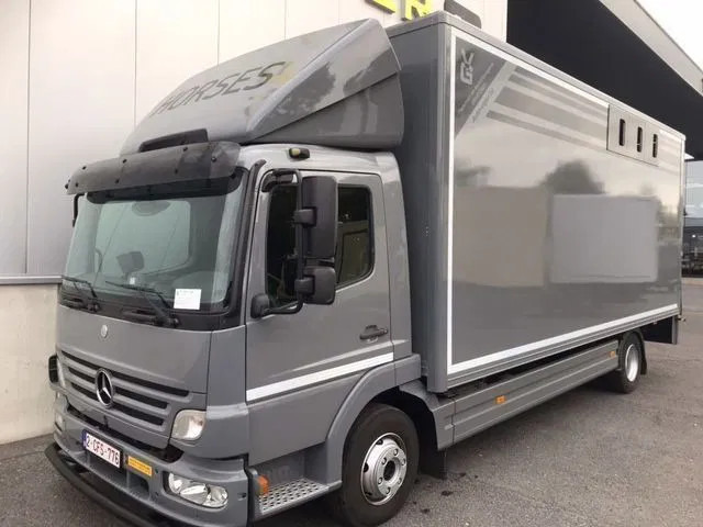 Mercedes-Benz Atego 1018 *Cruise control*Airco*Achteruitrijcamera*elektrische ruiten - Kamion për kuaj: foto 1 Mercedes-Benz Atego 1018 *Cruise control*Airco*Achteruitrijcamera*elektrische ruiten - Kamion për kuaj: foto 1