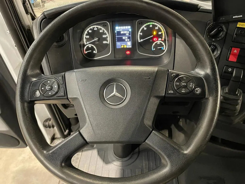 Mercedes-Benz Atego 1621 *Palfinger kraan*Containersysteem*luchtvering achteras*bluetooth - Kamion vetëngarkues, Kamion me vinç: foto 4 Mercedes-Benz Atego 1621 *Palfinger kraan*Containersysteem*luchtvering achteras*bluetooth - Kamion vetëngarkues, Kamion me vinç: foto 4