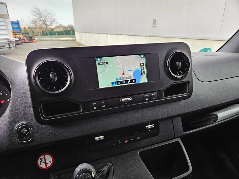 Mercedes-Benz Sprinter 317 CDI*L2H2*360°CAMERA*TEMPOMAT*NAVIGATIE*STOELVERWARMING* - Furgon: foto 5 Mercedes-Benz Sprinter 317 CDI*L2H2*360°CAMERA*TEMPOMAT*NAVIGATIE*STOELVERWARMING* - Furgon: foto 5