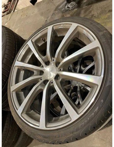 Pirelli *Brock velgen met Pirelli banden *235/35 ZR19 - Goma dhe bandazhe për Veturë: foto 1 Pirelli *Brock velgen met Pirelli banden *235/35 ZR19 - Goma dhe bandazhe për Veturë: foto 1