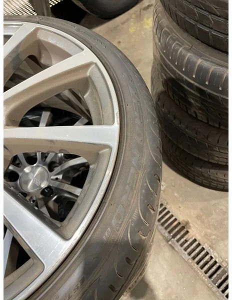 Pirelli *Brock velgen met Pirelli banden *235/35 ZR19 - Goma dhe bandazhe për Veturë: foto 3 Pirelli *Brock velgen met Pirelli banden *235/35 ZR19 - Goma dhe bandazhe për Veturë: foto 3