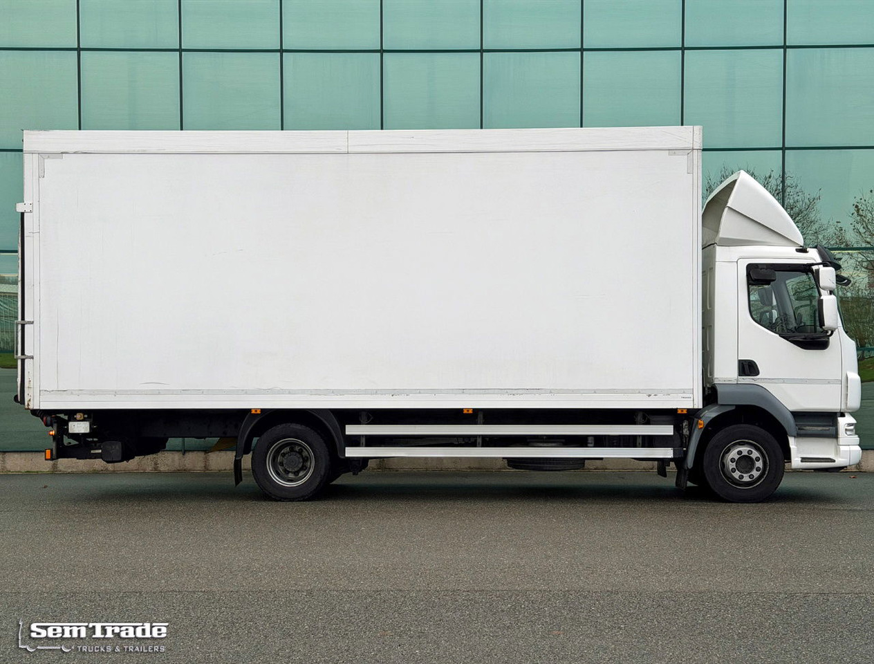 DAF LF 55.250 Euro 5 Schuster BOX 720x250x280 CM Inside Airco Tail Lift - Kamion vagonetë: foto 5 DAF LF 55.250 Euro 5 Schuster BOX 720x250x280 CM Inside Airco Tail Lift - Kamion vagonetë: foto 5