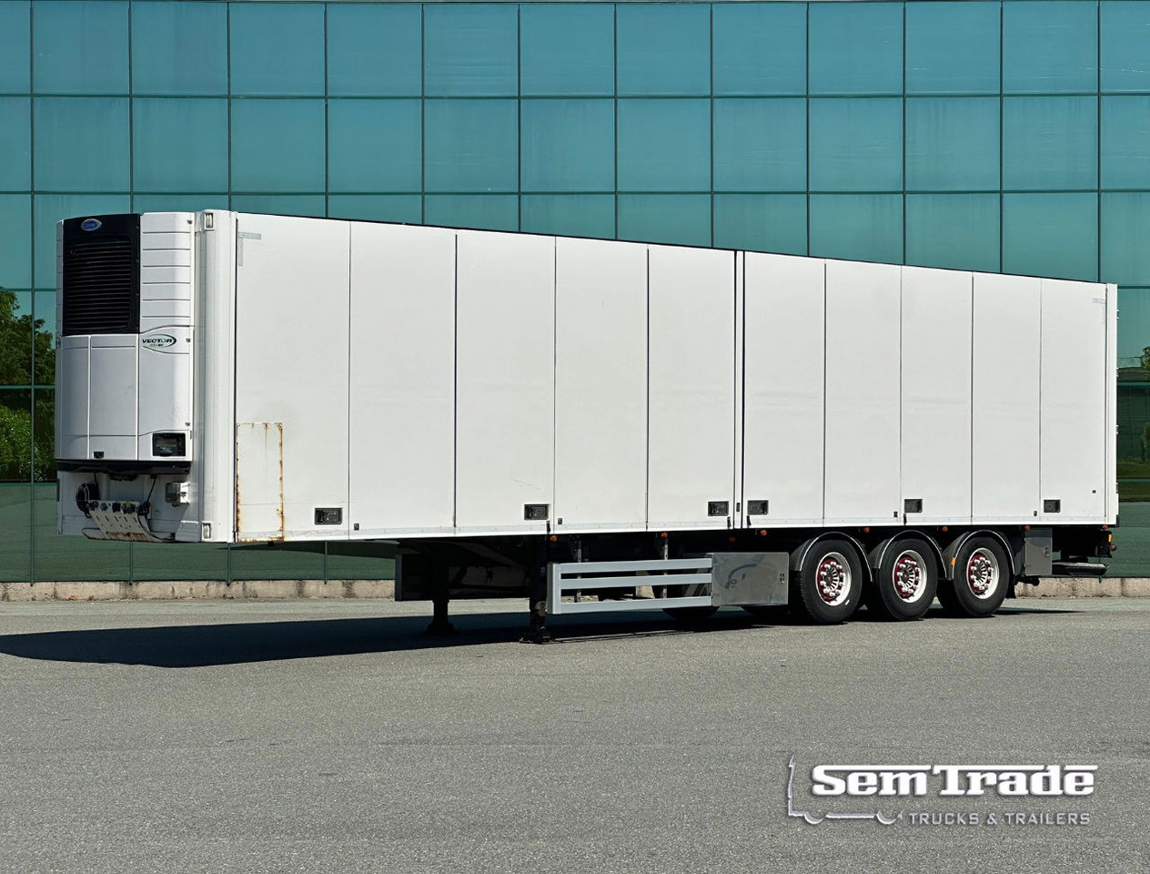 Ekeri 3-AS Multi Temp 1335 x 250 x 271 CM Inside Tail Lift - Gjysmë rimorkio frigorifer: foto 1 Ekeri 3-AS Multi Temp 1335 x 250 x 271 CM Inside Tail Lift - Gjysmë rimorkio frigorifer: foto 1