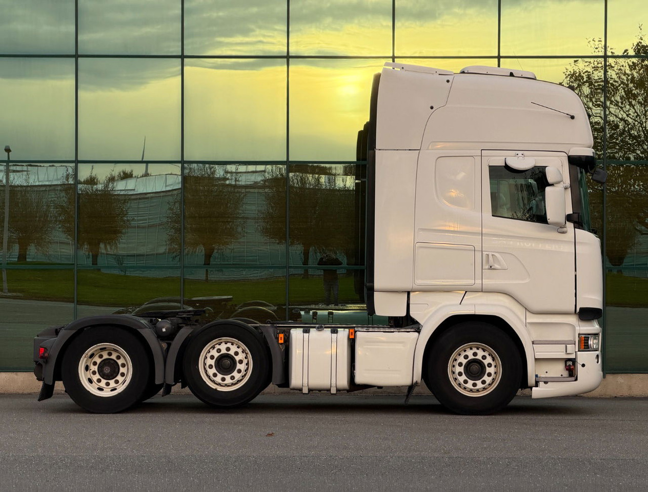 Scania R450 Topline 6X2 Twinsteer Retarder 2X Tanks Park Cooling TOP Condition - Gjysmë-kamion: foto 5 Scania R450 Topline 6X2 Twinsteer Retarder 2X Tanks Park Cooling TOP Condition - Gjysmë-kamion: foto 5