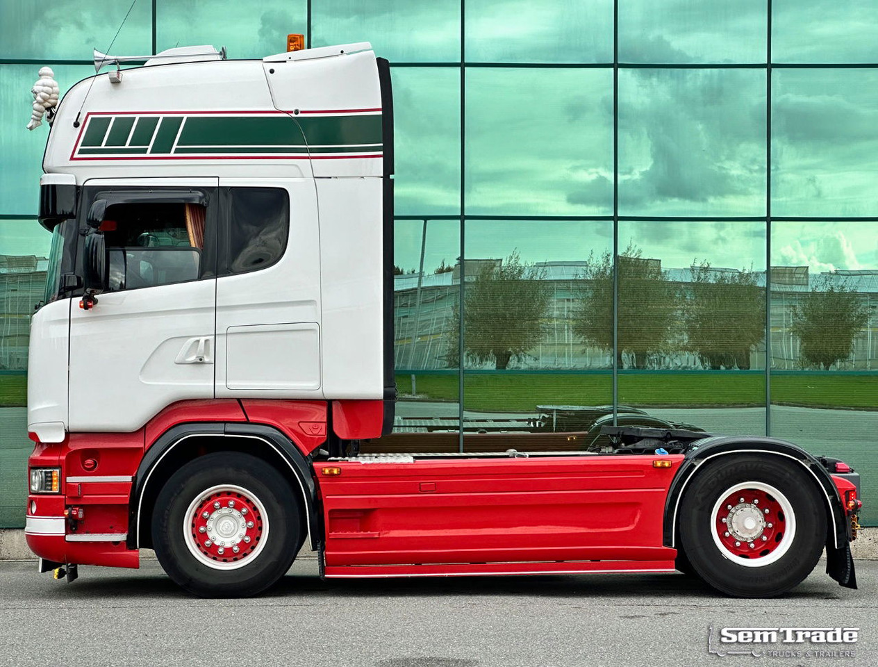Scania R580 V8 Topline King OF THE Road Retarder Full AIR Special Interior 2X Tanks Super Condition - Gjysmë-kamion: foto 2 Scania R580 V8 Topline King OF THE Road Retarder Full AIR Special Interior 2X Tanks Super Condition - Gjysmë-kamion: foto 2