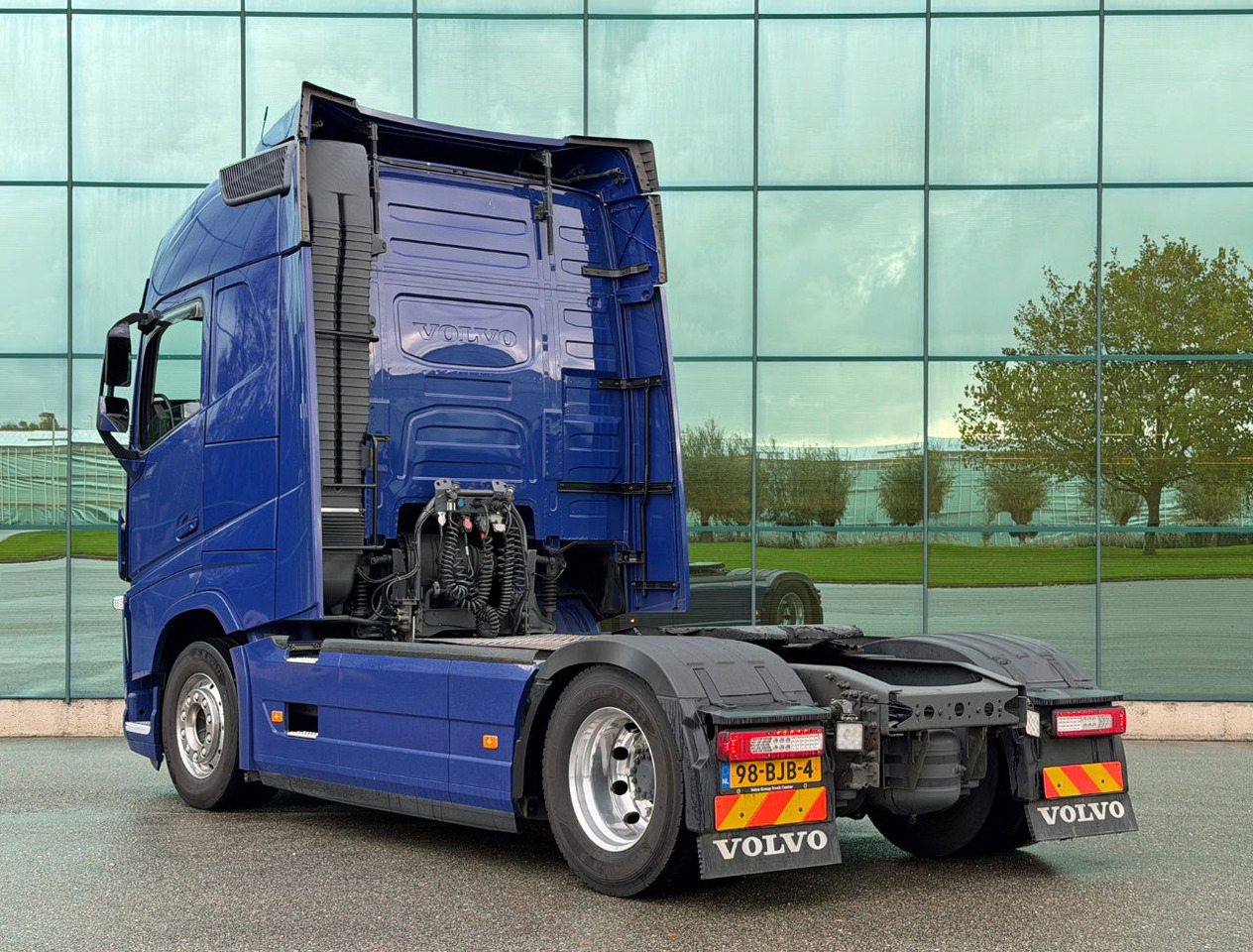 Volvo FH 460 Globetrotter 2x Tanks 811.000 KM TOP Condition NL Truck - Gjysmë-kamion: foto 3 Volvo FH 460 Globetrotter 2x Tanks 811.000 KM TOP Condition NL Truck - Gjysmë-kamion: foto 3