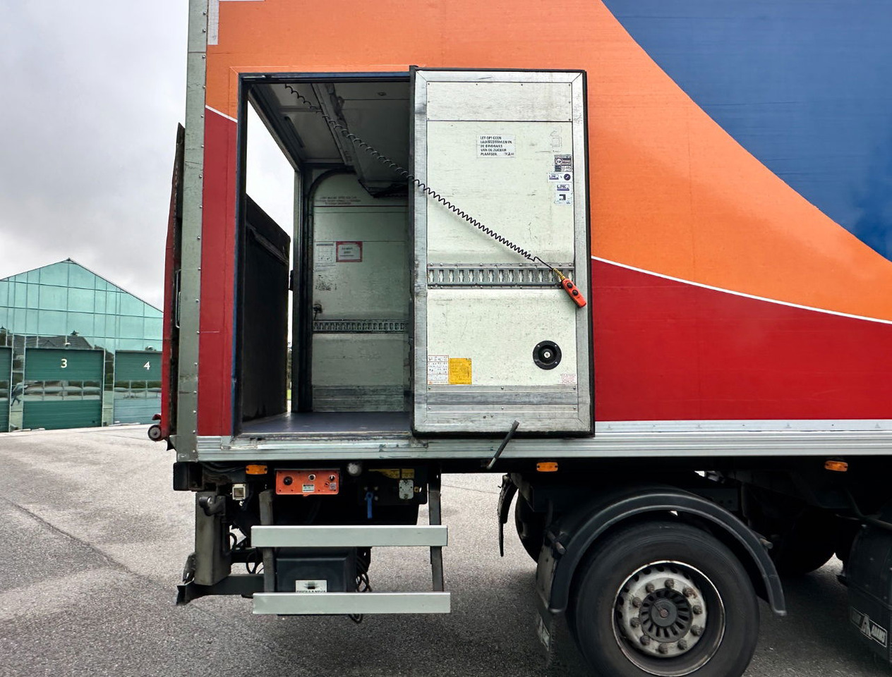 Gjysmë rimorkio frigorifer Gray and Adams City Trailer Carrier Vector 1850 MT TRI-Temp Tail Lift Side Door Steering Axle 3 Pieces Available: foto 14 Gjysmë rimorkio frigorifer Gray and Adams City Trailer Carrier Vector 1850 MT TRI-Temp Tail Lift Side Door Steering Axle 3 Pieces Available: foto 14