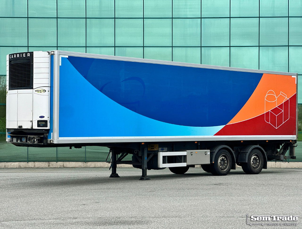 Gray and Adams City Trailer Carrier Vector 1850 MT TRI-Temp Tail Lift Side Door Steering Axle 3 Pieces Available - Gjysmë rimorkio frigorifer: foto 1 Gray and Adams City Trailer Carrier Vector 1850 MT TRI-Temp Tail Lift Side Door Steering Axle 3 Pieces Available - Gjysmë rimorkio frigorifer: foto 1