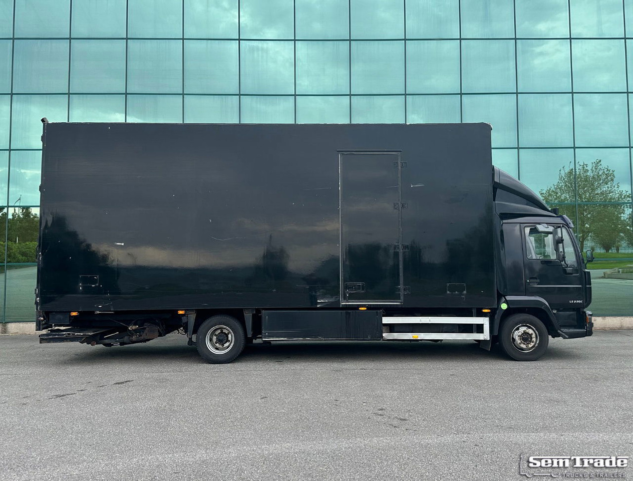 MAN LE 220C Euro 3 Isolated BOX + BOX Heater 740 x 240 x 295 CM Inside Holland Truck - Kamion vagonetë: foto 5 MAN LE 220C Euro 3 Isolated BOX + BOX Heater 740 x 240 x 295 CM Inside Holland Truck - Kamion vagonetë: foto 5