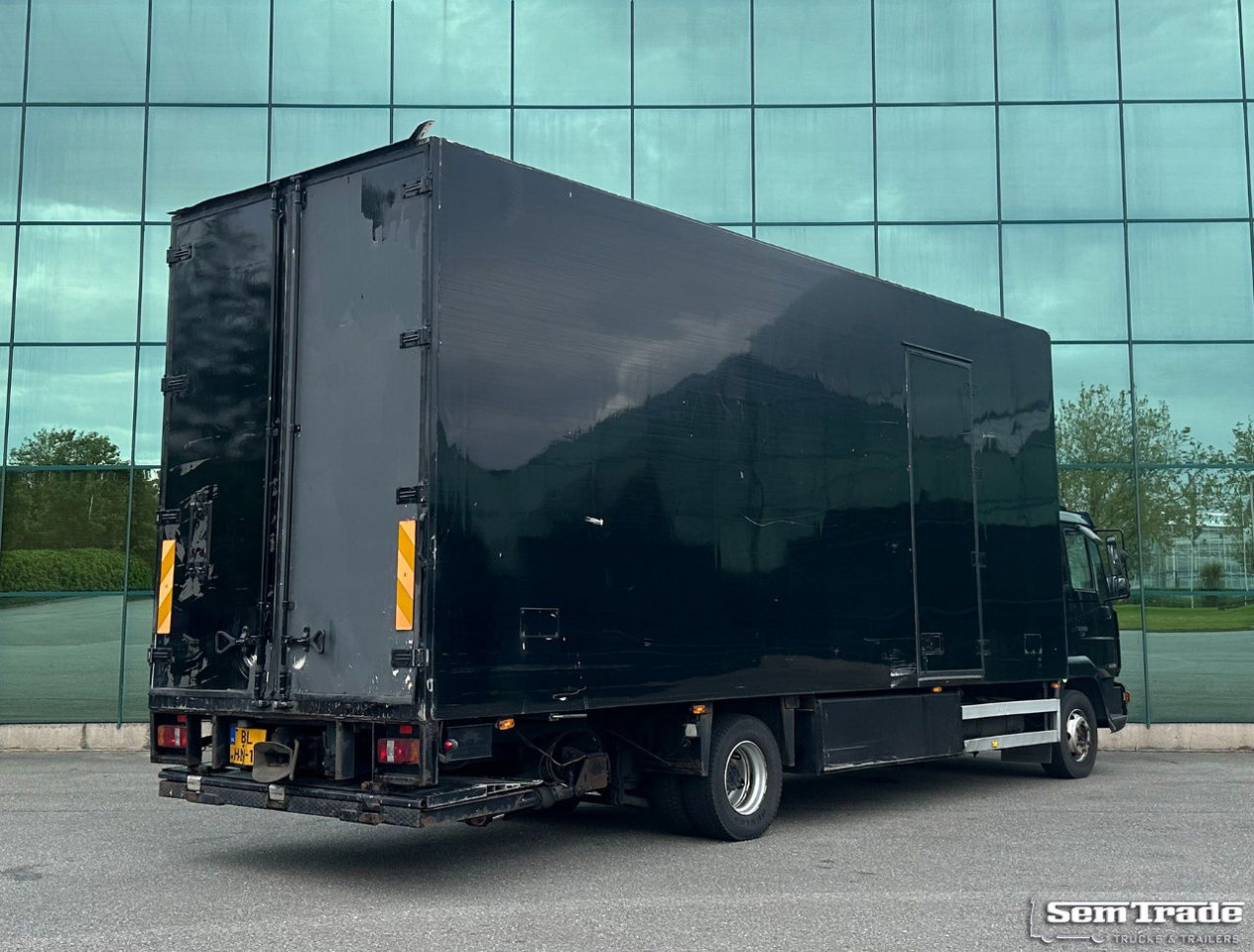 MAN LE 220C Euro 3 Isolated BOX + BOX Heater 740 x 240 x 295 CM Inside Holland Truck - Kamion vagonetë: foto 4 MAN LE 220C Euro 3 Isolated BOX + BOX Heater 740 x 240 x 295 CM Inside Holland Truck - Kamion vagonetë: foto 4