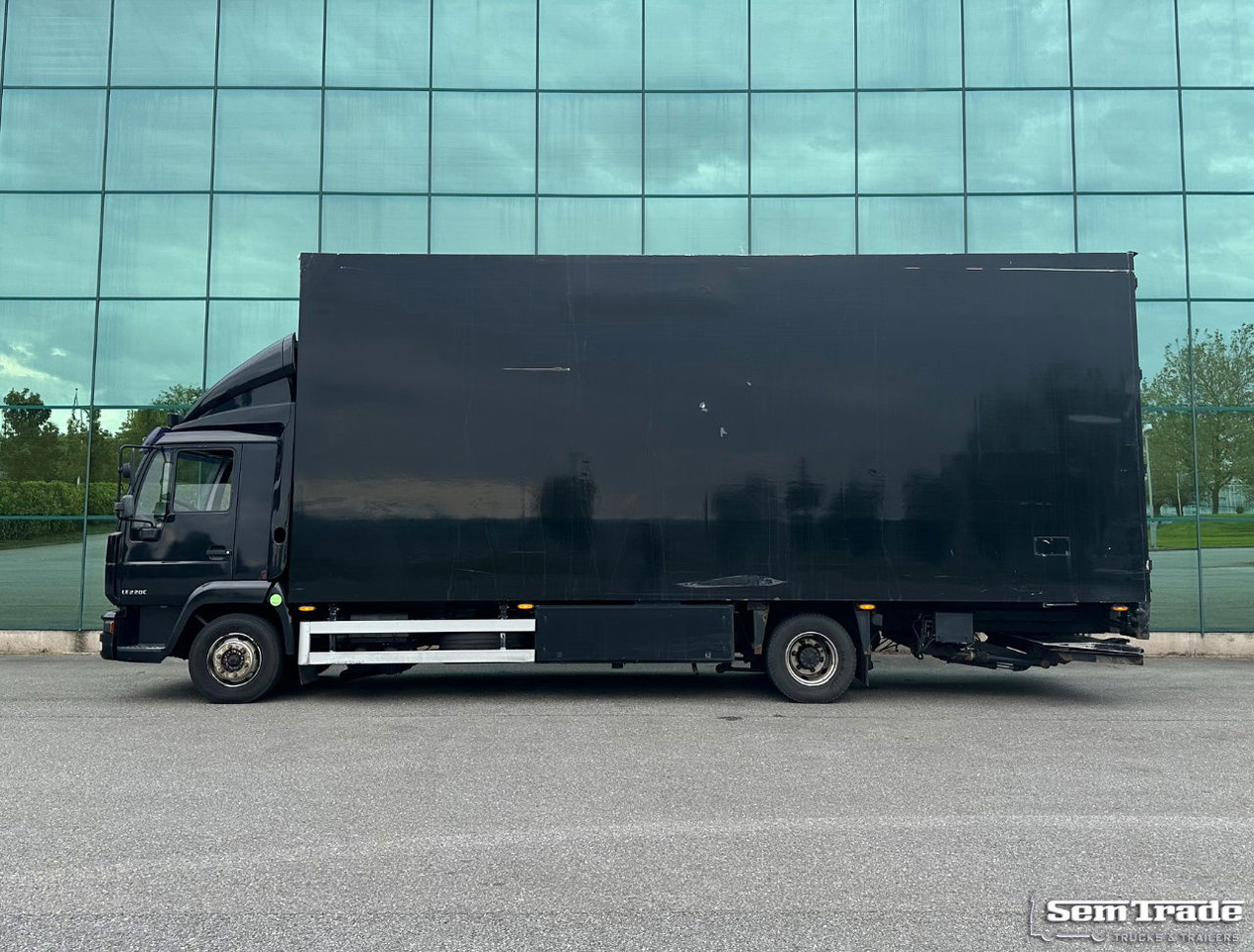 MAN LE 220C Euro 3 Isolated BOX + BOX Heater 740 x 240 x 295 CM Inside Holland Truck - Kamion vagonetë: foto 2 MAN LE 220C Euro 3 Isolated BOX + BOX Heater 740 x 240 x 295 CM Inside Holland Truck - Kamion vagonetë: foto 2