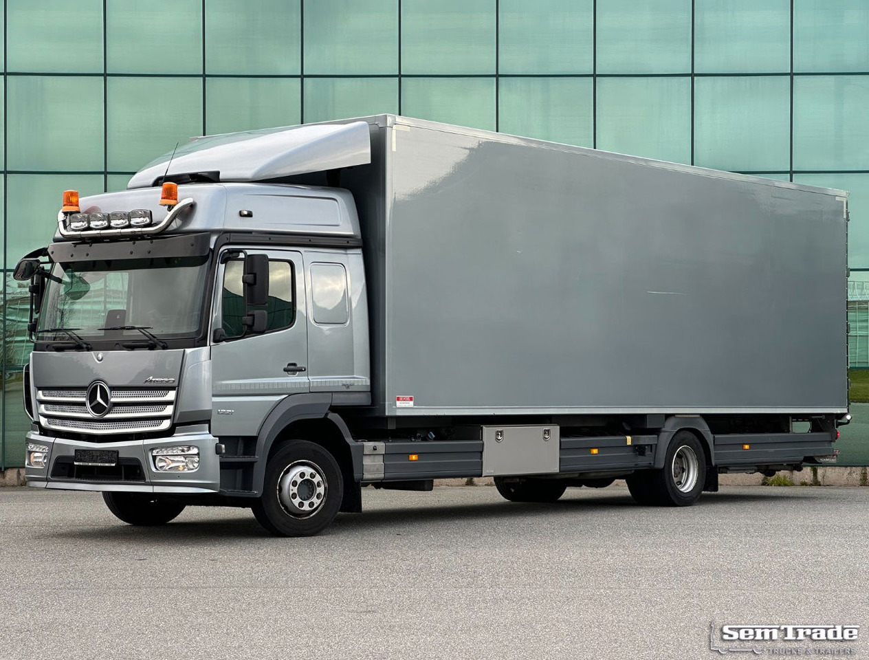 Mercedes-Benz Atego 1221 Euro 6 Isolated BOX + Heater Side Door Tail Lift 336.00 - Kamion vagonetë: foto 1 Mercedes-Benz Atego 1221 Euro 6 Isolated BOX + Heater Side Door Tail Lift 336.00 - Kamion vagonetë: foto 1