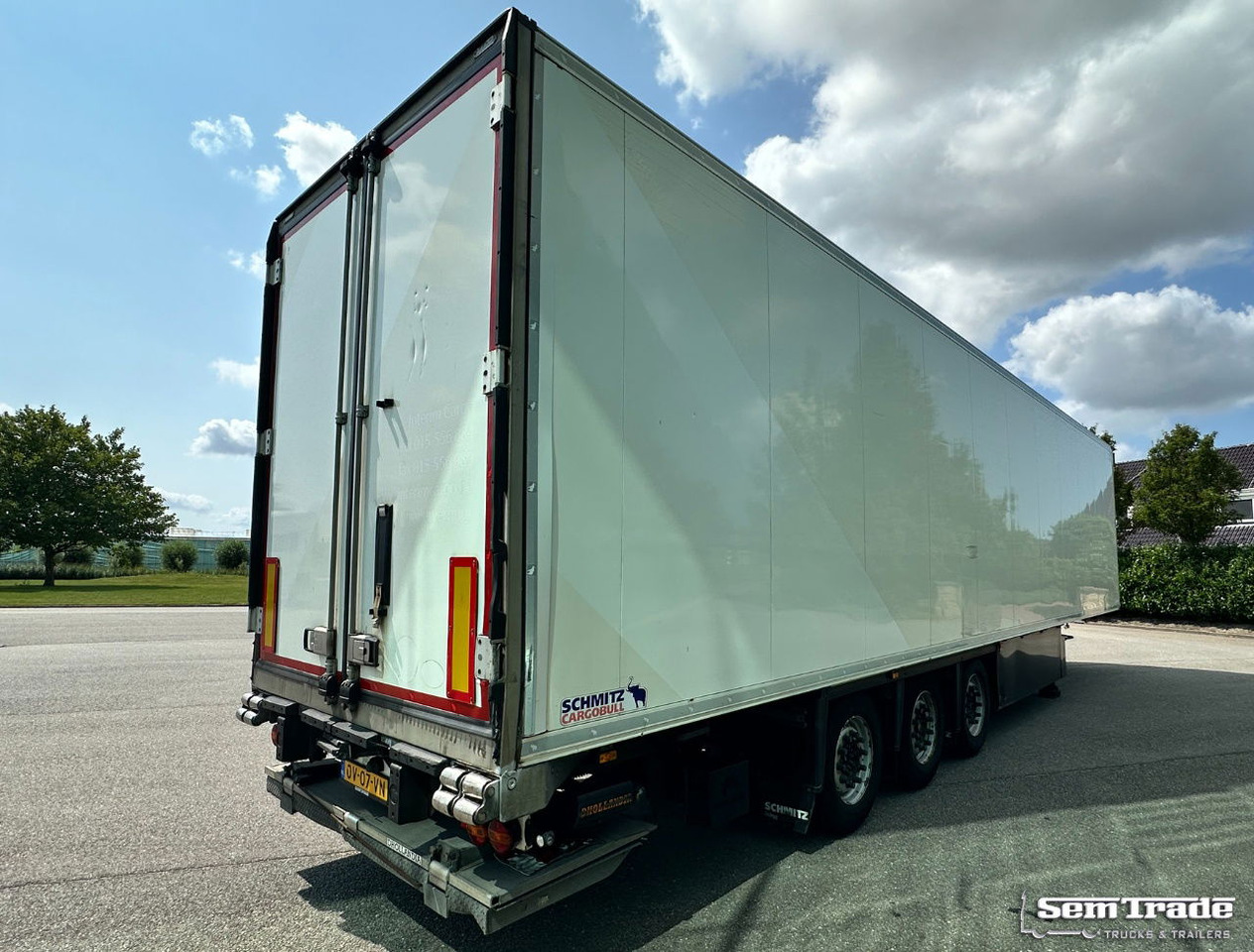 Schmitz Cargobull SCBS3B Carrier Vector 1550 Tail Lift 275 CM High Inside TOP Condition - Gjysmë rimorkio frigorifer: foto 4 Schmitz Cargobull SCBS3B Carrier Vector 1550 Tail Lift 275 CM High Inside TOP Condition - Gjysmë rimorkio frigorifer: foto 4