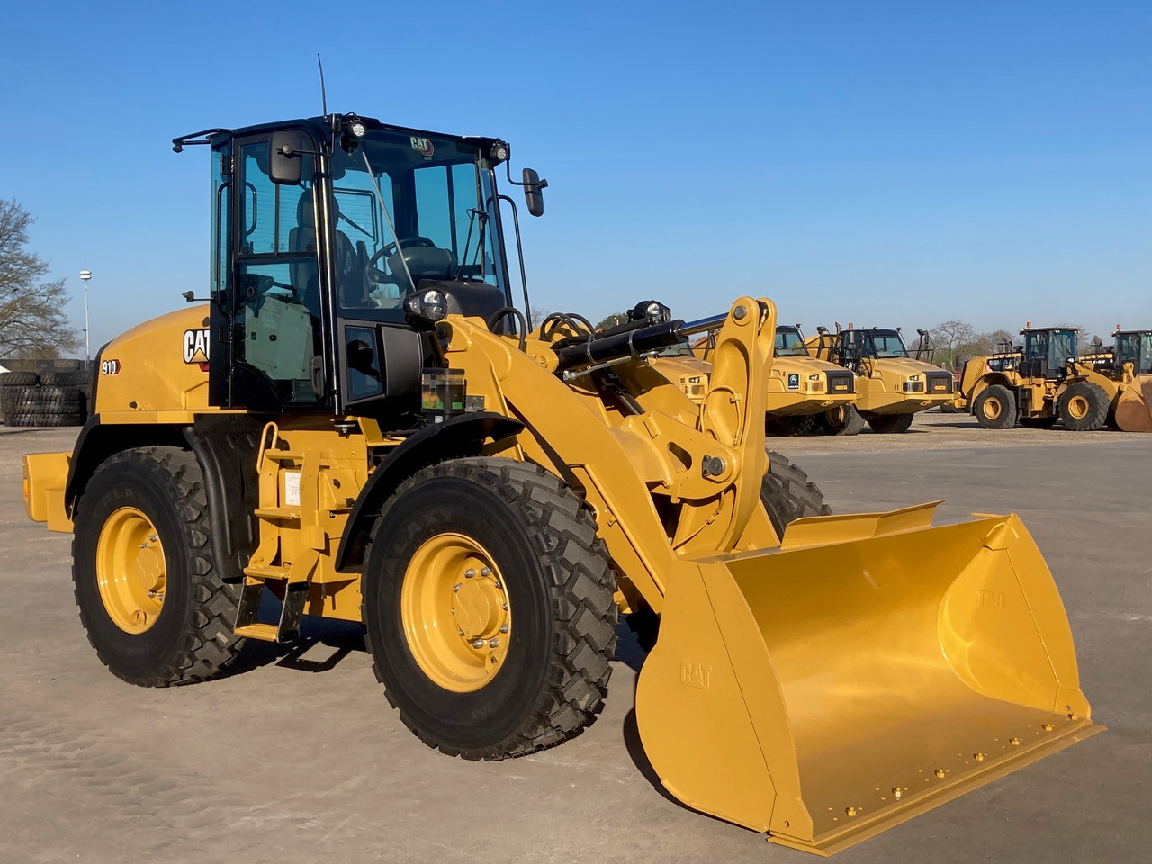 CATERPILLAR 910 - Fadrom me goma: foto 4 CATERPILLAR 910 - Fadrom me goma: foto 4