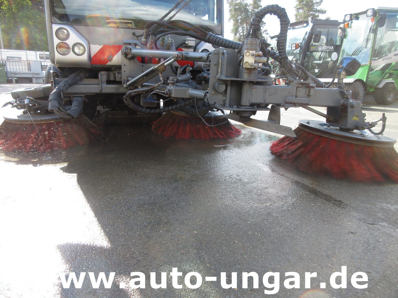 Boschung S3 Kehrmaschine urban sweeper Wildkrautbesen Allradlenkung - Makinë fshirëse për rrugët: foto 5 Boschung S3 Kehrmaschine urban sweeper Wildkrautbesen Allradlenkung - Makinë fshirëse për rrugët: foto 5